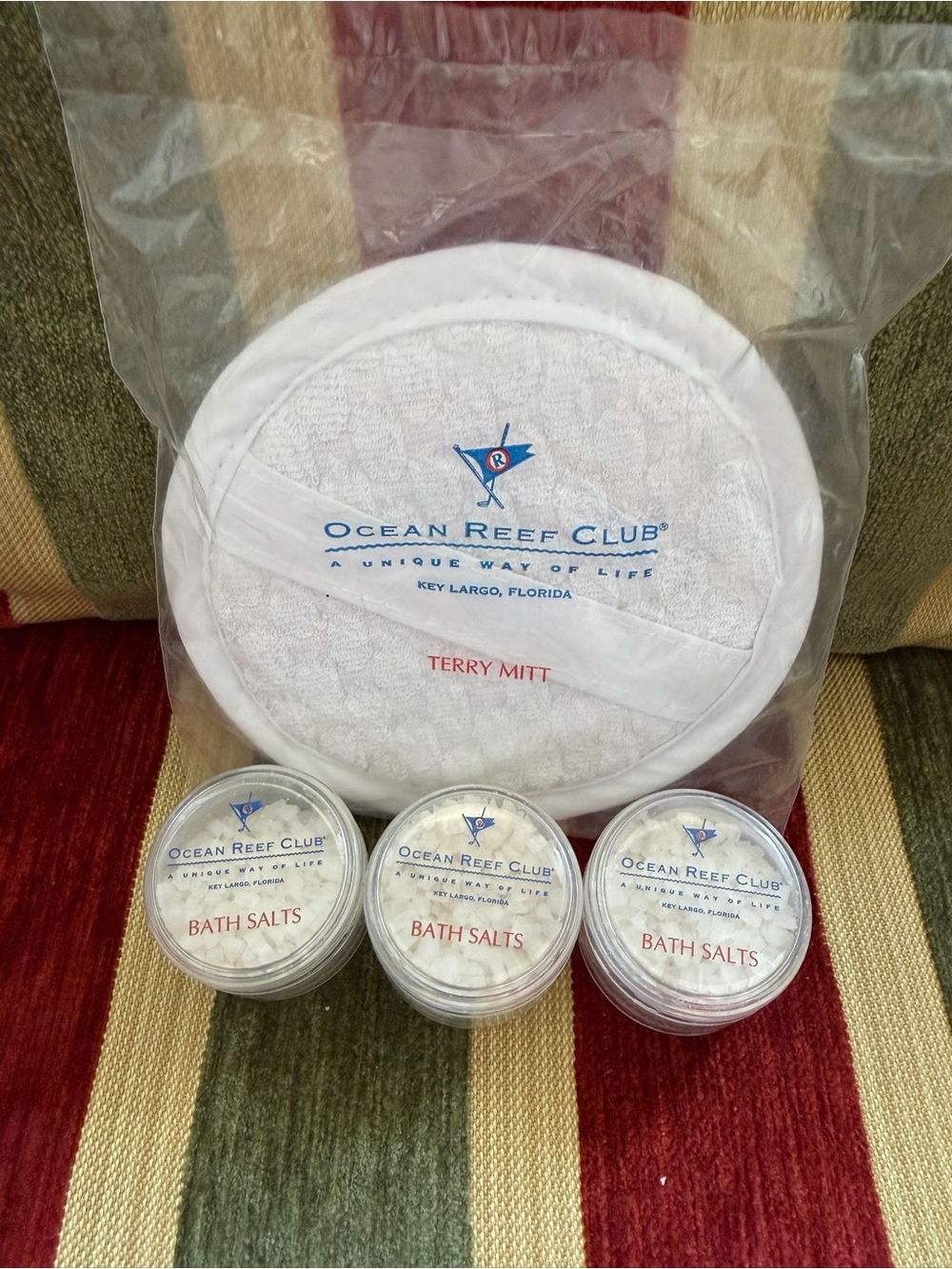🗽Ocean Reef Club Terry Mitt with Bath Salts - White